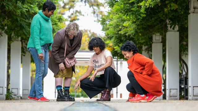 Tour group visits fountain Tour group visits fountain