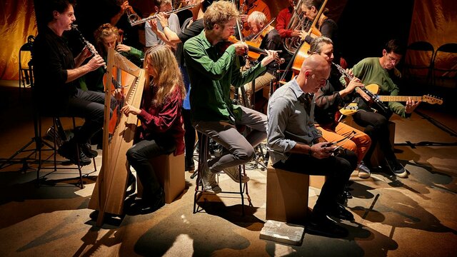 Ensemble Contrechamps twelve musicians playing instruments